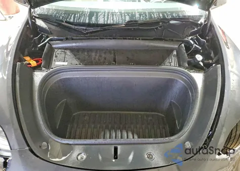 2024 Tesla Model Y z USA, uszkodzony, nr VIN 7SAYGAEE3RF038008